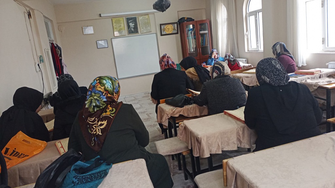 Öğrencilerimiz kur'an-ı Kerim Dersi Öğreticiliğini  Deneyimliyor